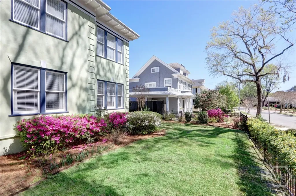 132 E 45th Street Savannah GA 31405