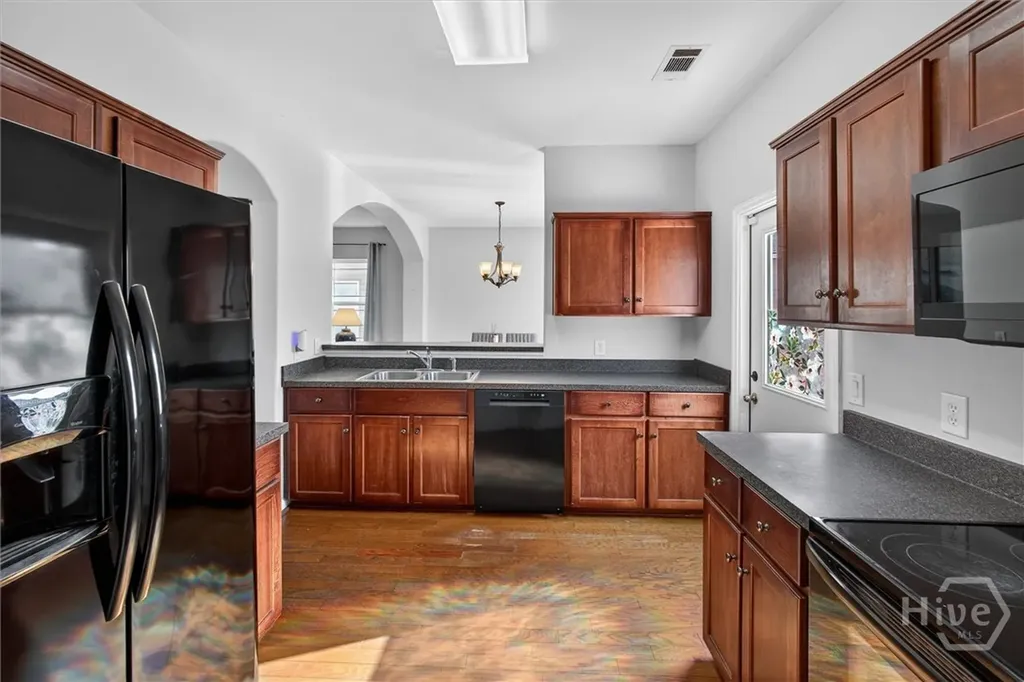 209 Chapel Lake S Savannah GA 31419