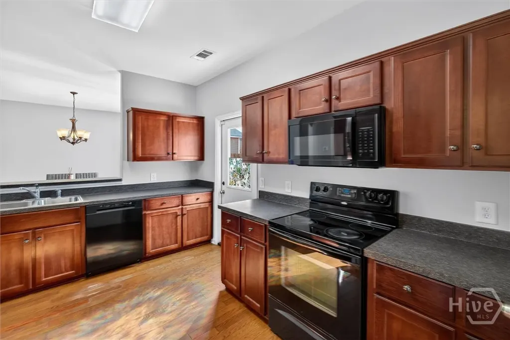 209 Chapel Lake S Savannah GA 31419