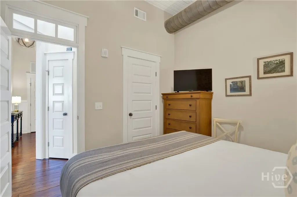 310 W Broughton Street Savannah GA 31401