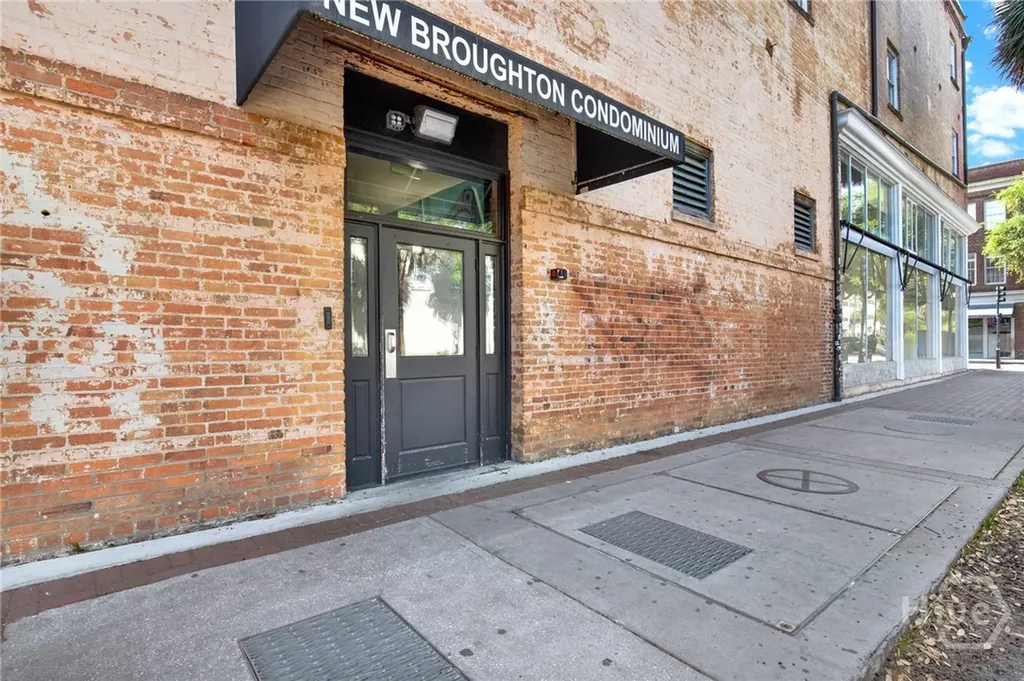 310 W Broughton Street Savannah GA 31401