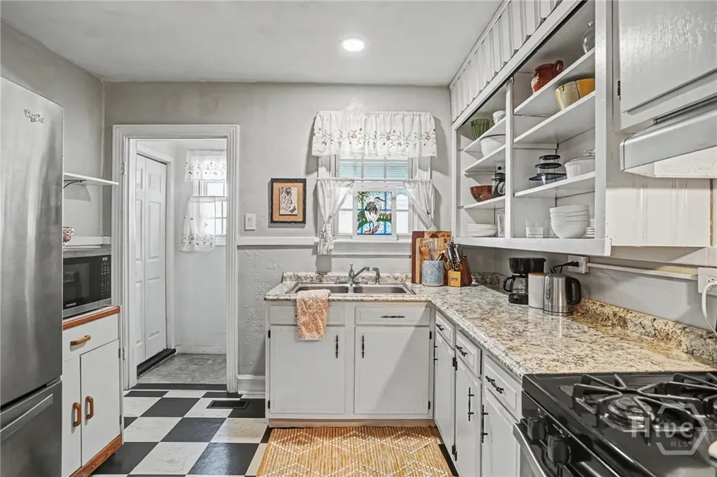 2224 E 38th Street Savannah GA 31404