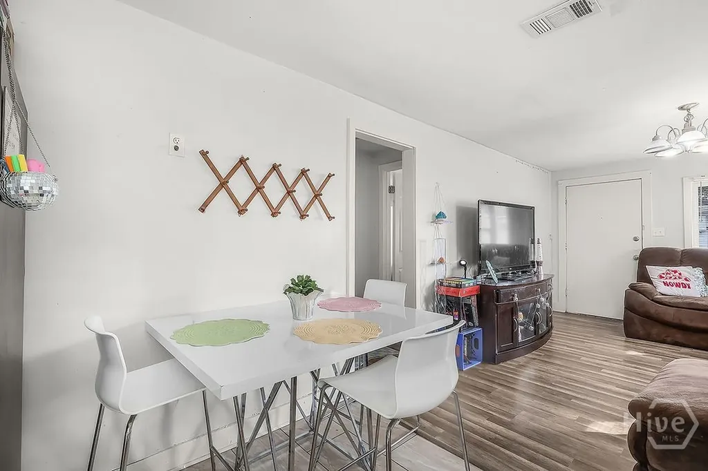1513 Vine Street Savannah GA 31401
