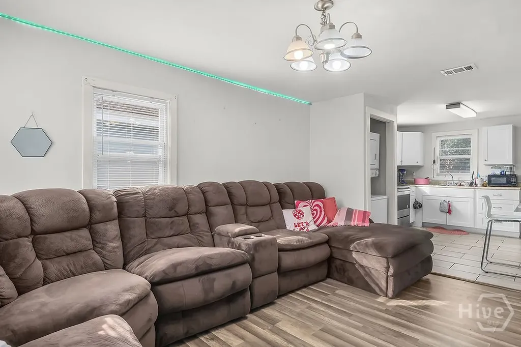 1513 Vine Street Savannah GA 31401