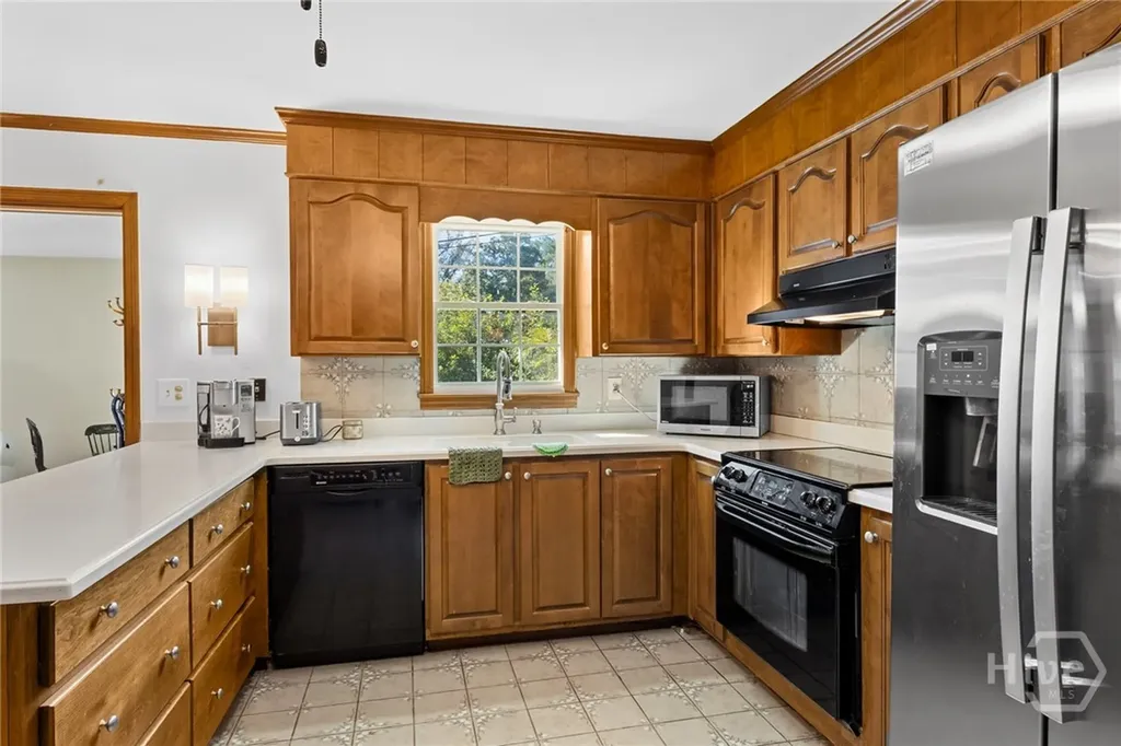 6 Prince Charles Court Savannah GA 31406