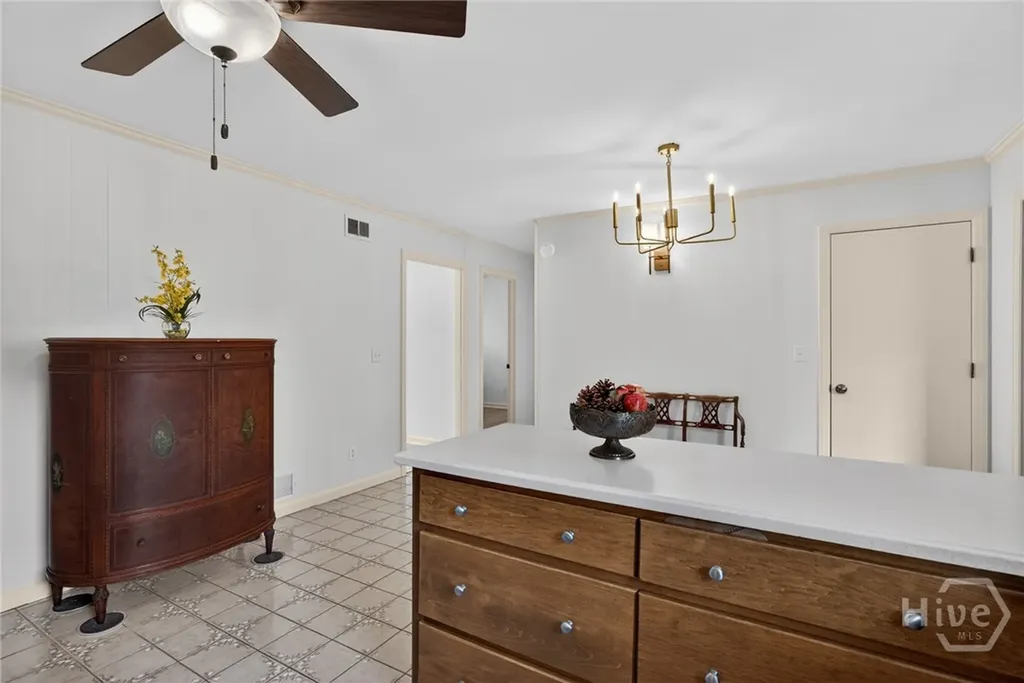 6 Prince Charles Court Savannah GA 31406