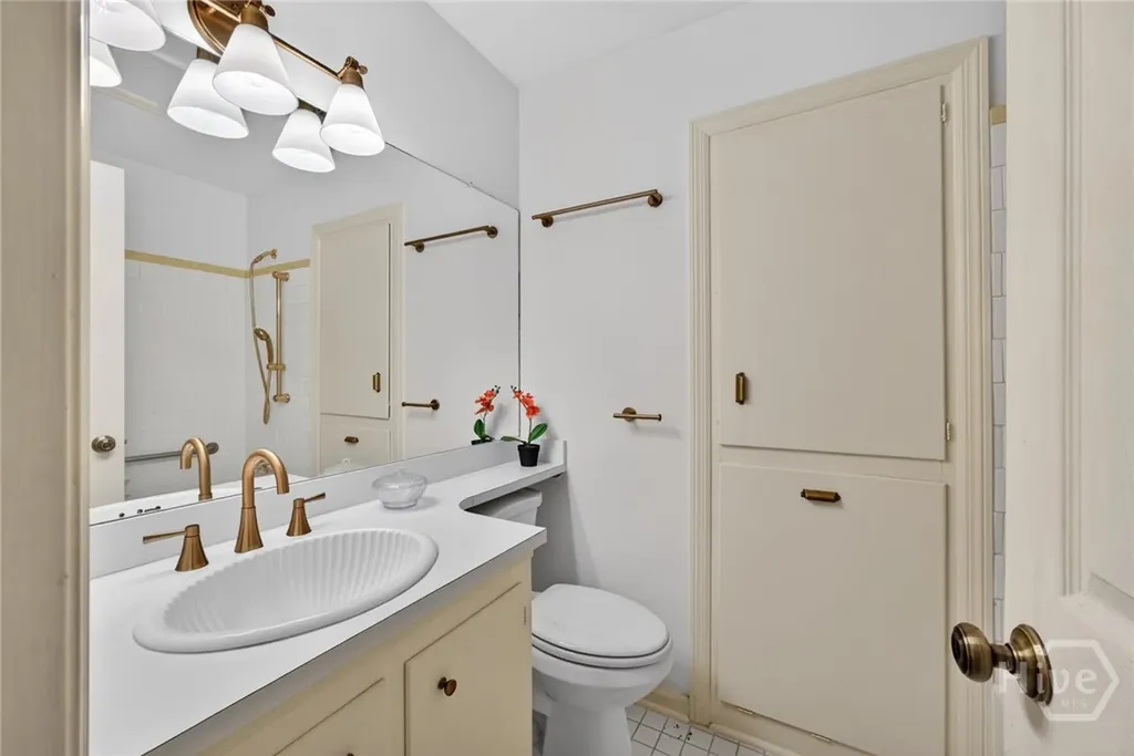 6 Prince Charles Court Savannah GA 31406