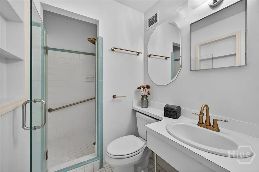 6 Prince Charles Court Savannah GA 31406
