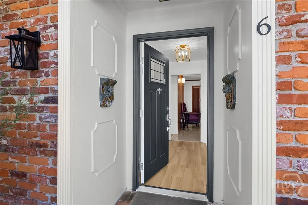 6 Prince Charles Court Savannah GA 31406