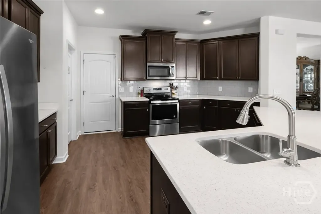 238 Lakepointe Drive Savannah GA 31407