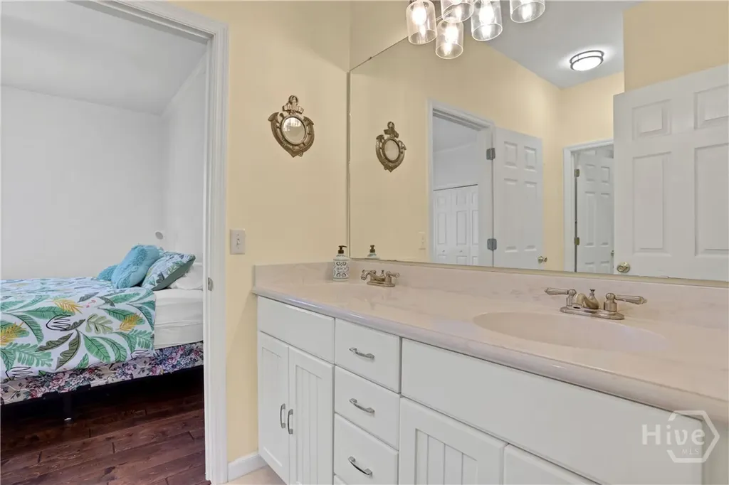 4 E Back Street Savannah GA 31419