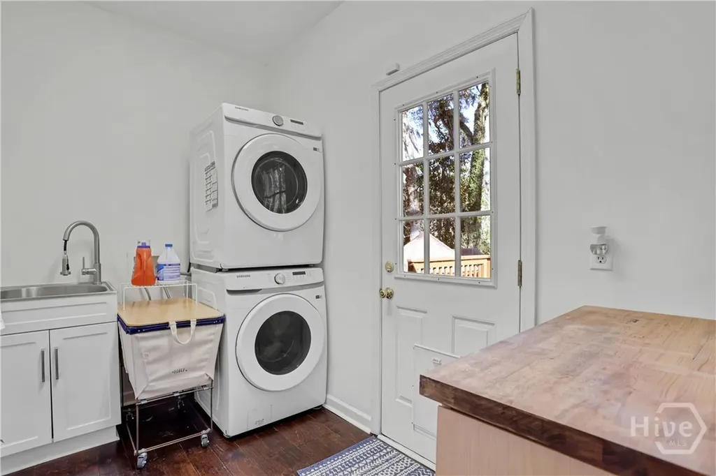 4 E Back Street Savannah GA 31419
