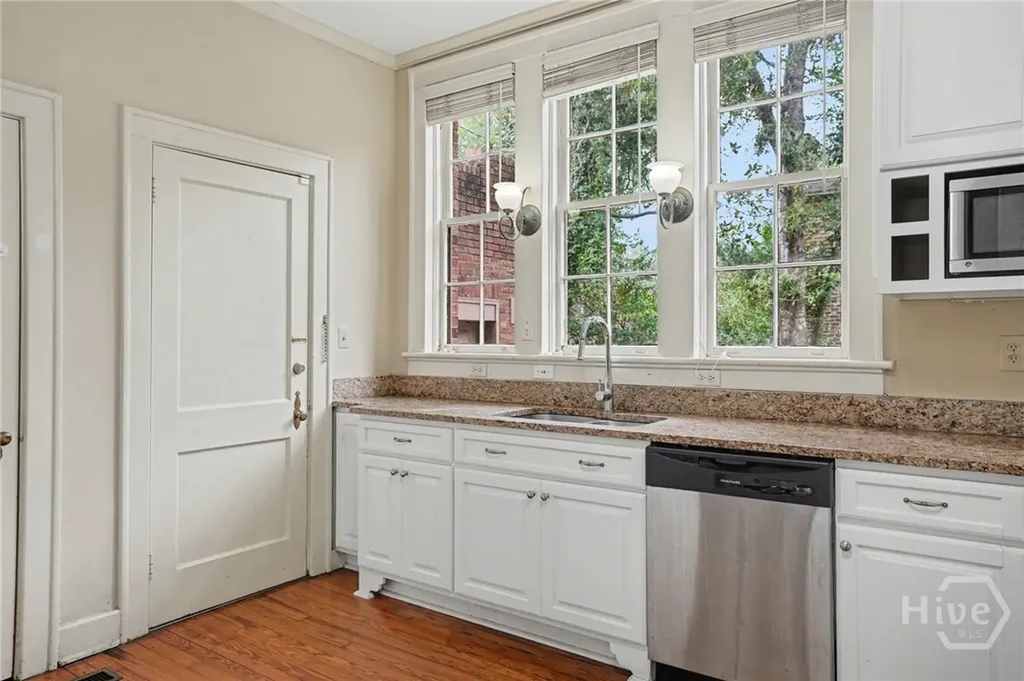 25 Washington Avenue Savannah GA 31405