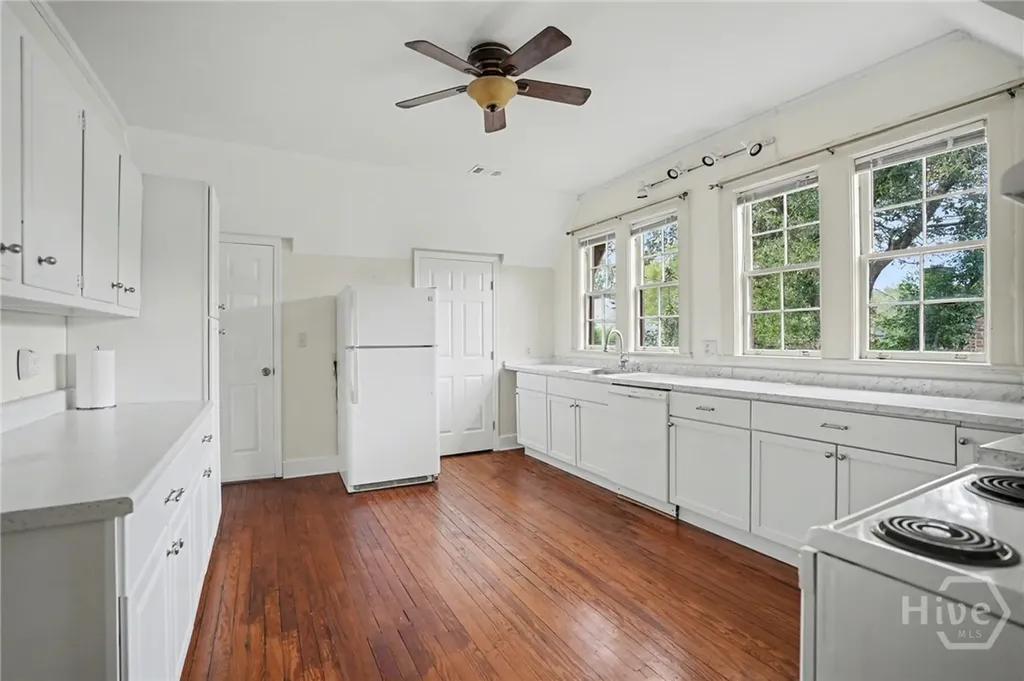 25 Washington Avenue Savannah GA 31405