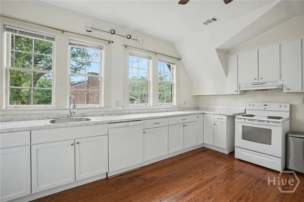 25 Washington Avenue Savannah GA 31405