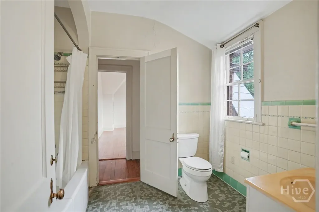 25 Washington Avenue Savannah GA 31405