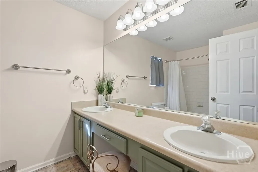 101 Laurens Lane Savannah GA 31419