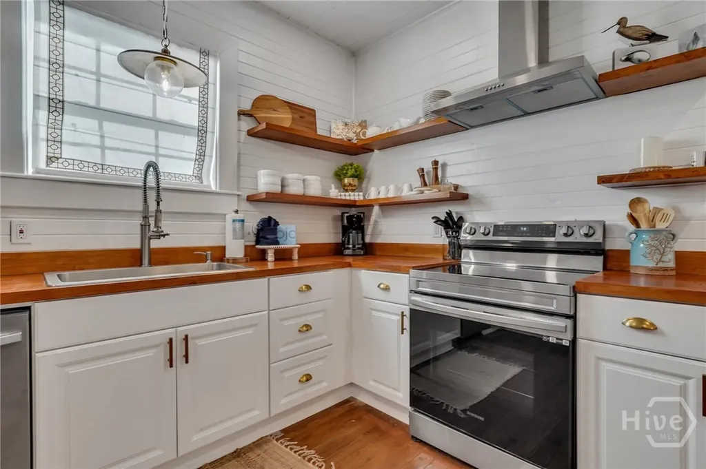 16 6th Avenue Tybee Island GA 31328