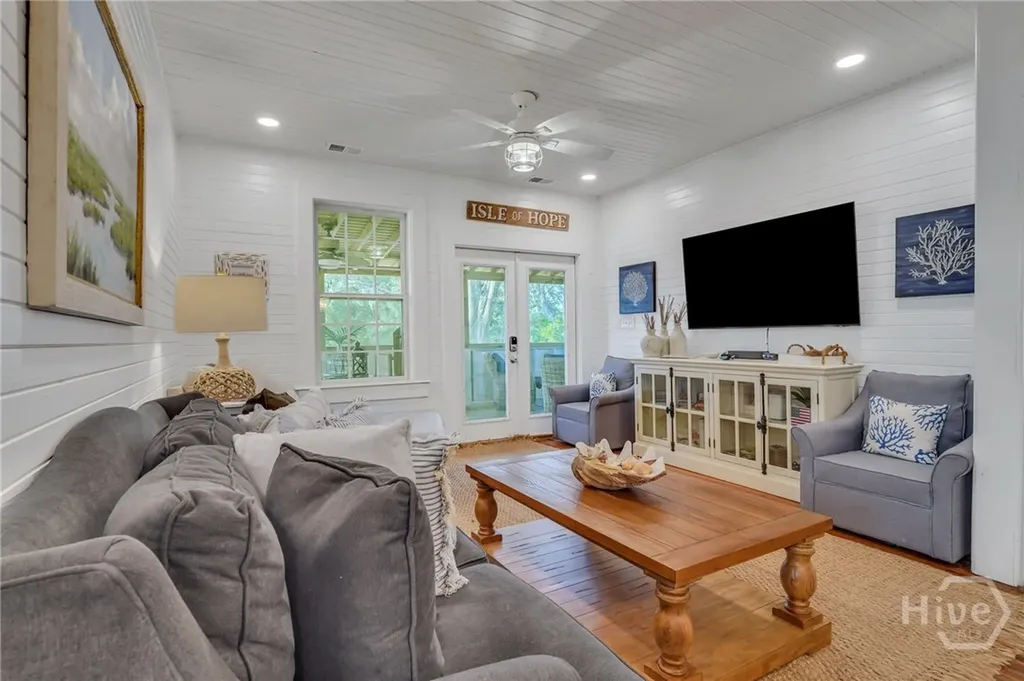 16 6th Avenue Tybee Island GA 31328