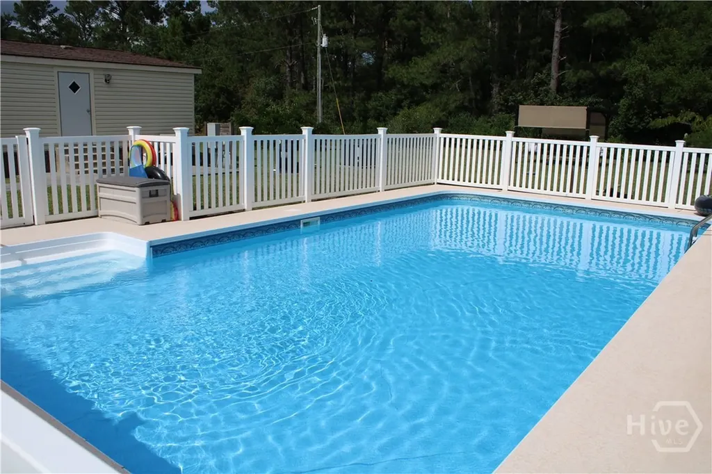 407 Deer Run Road Ellabell GA 31308