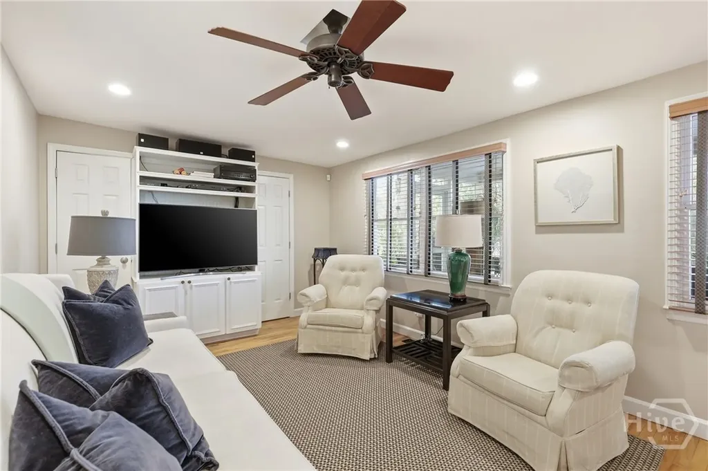 8815 Whitefield Savannah GA 31406