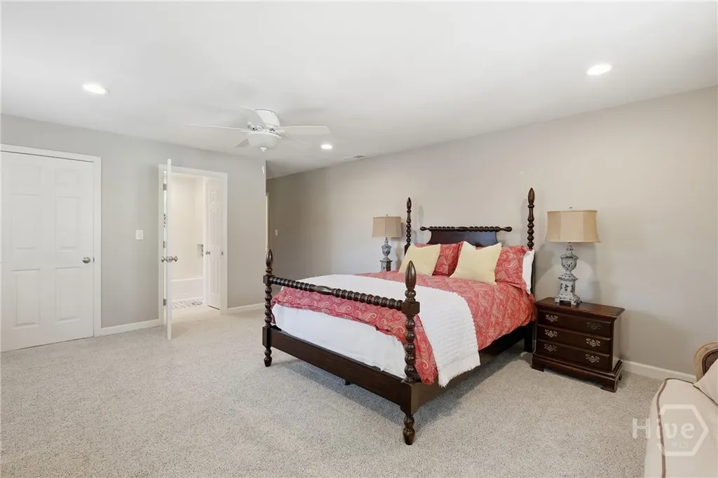 8815 Whitefield Savannah GA 31406