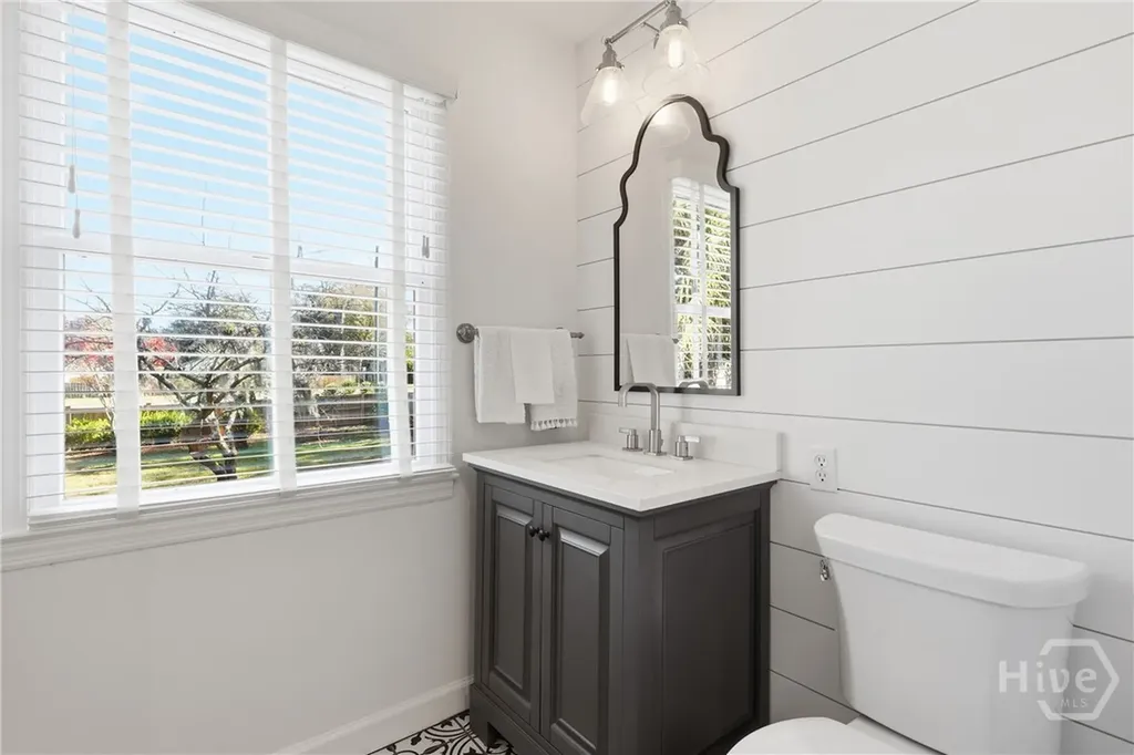 8815 Whitefield Savannah GA 31406
