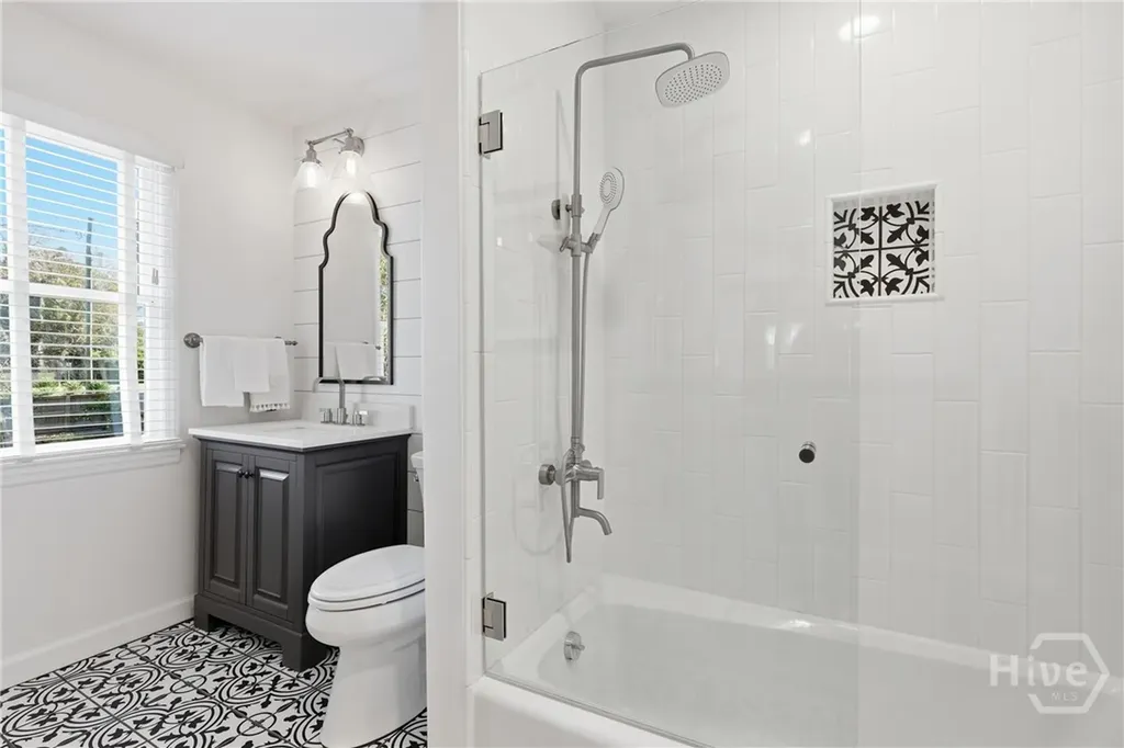 8815 Whitefield Savannah GA 31406