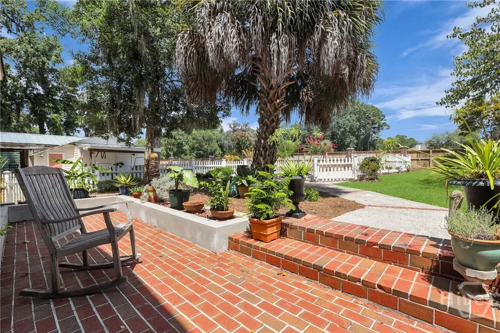8815 Whitefield Savannah GA 31406