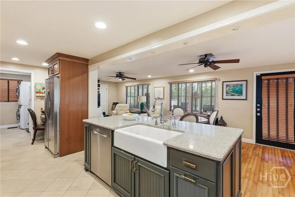 8815 Whitefield Savannah GA 31406