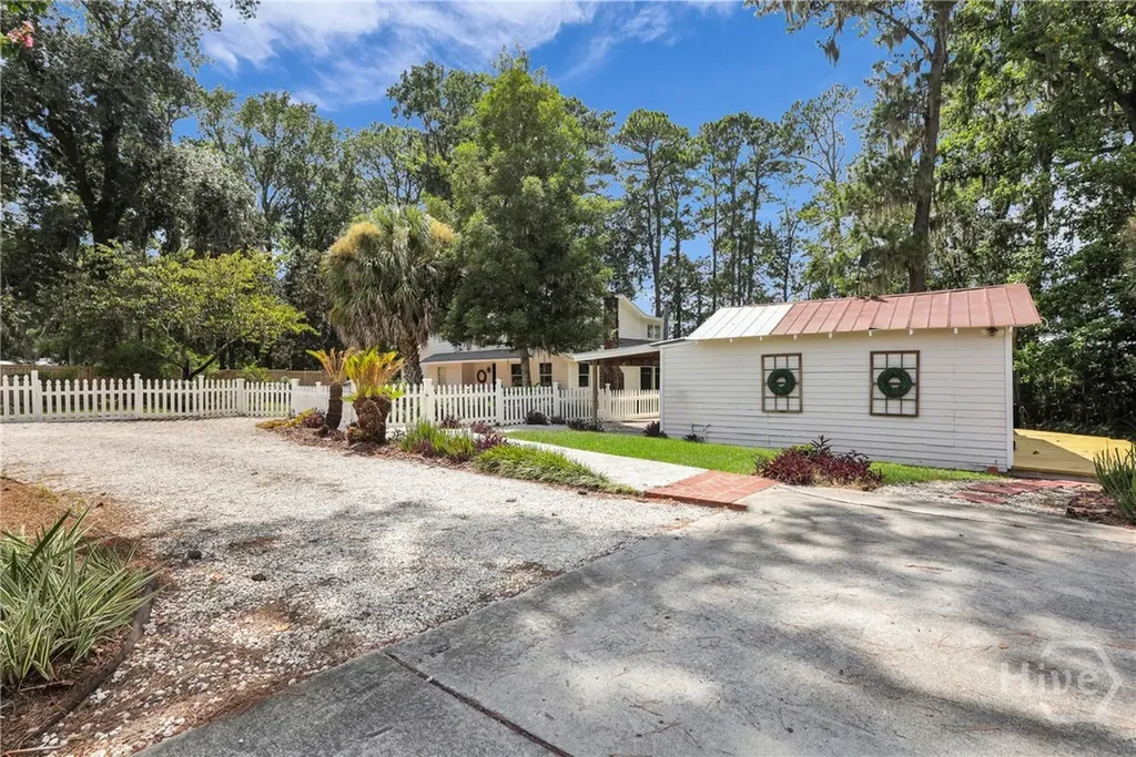 8815 Whitefield Savannah GA 31406