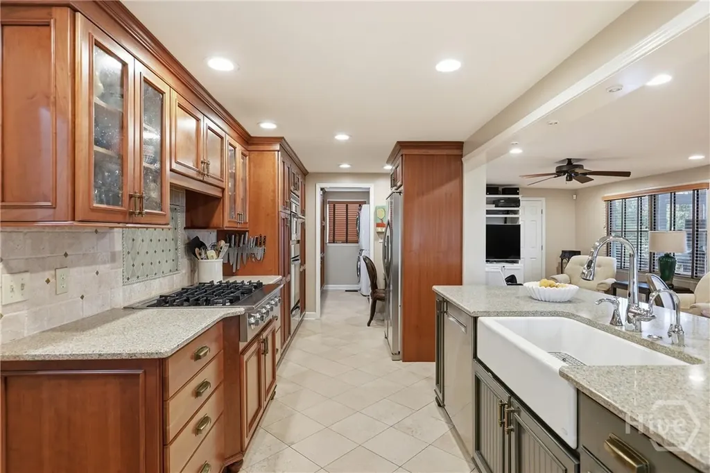 8815 Whitefield Savannah GA 31406