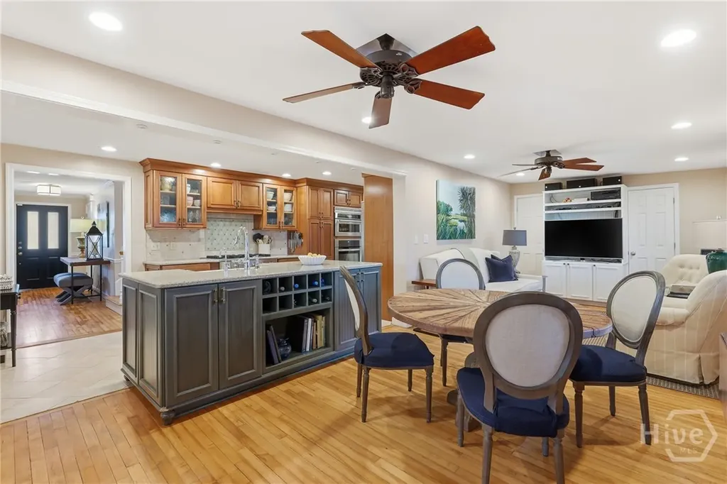 8815 Whitefield Savannah GA 31406