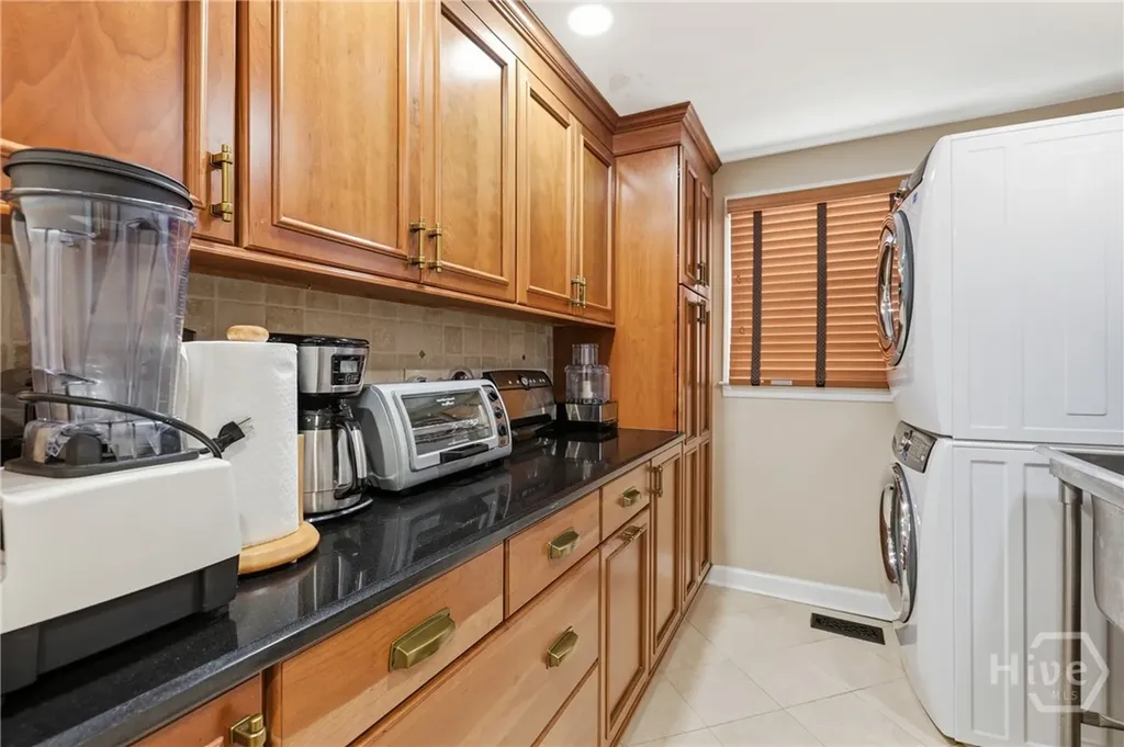 8815 Whitefield Savannah GA 31406