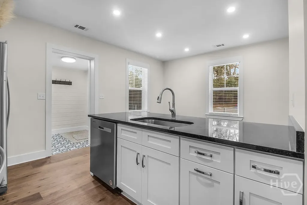 513 E 64th Street Savannah GA 31405