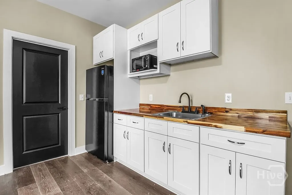 513 E 64th Street Savannah GA 31405