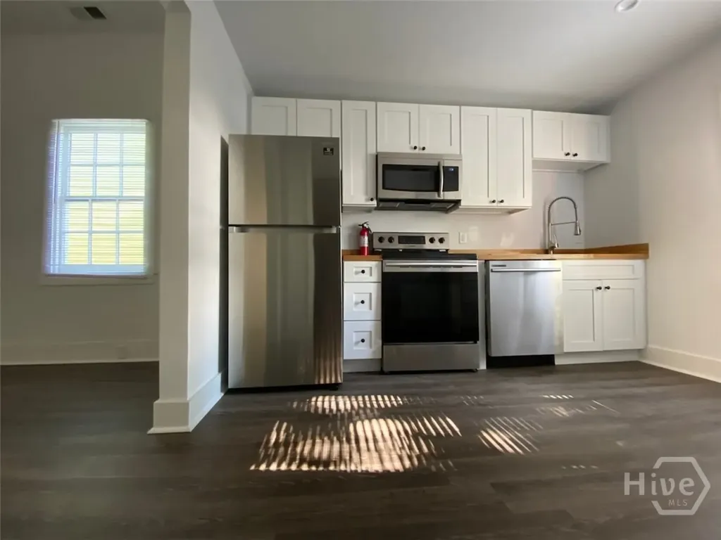 9 W 48th Street Savannah GA 31405