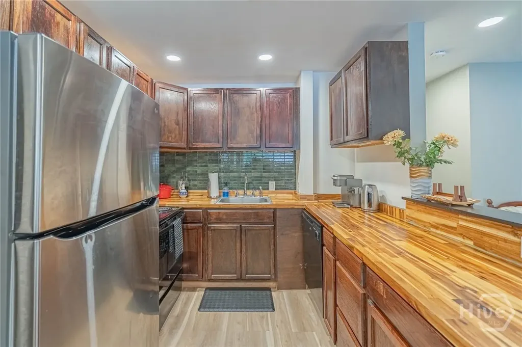 1919 E 51st Street Savannah GA 31404