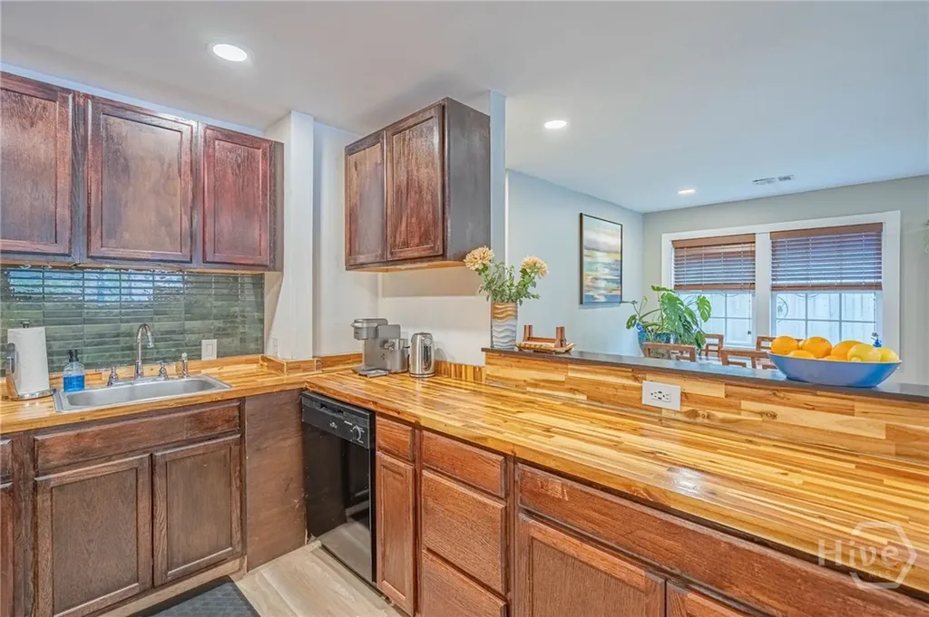 1919 E 51st Street Savannah GA 31404