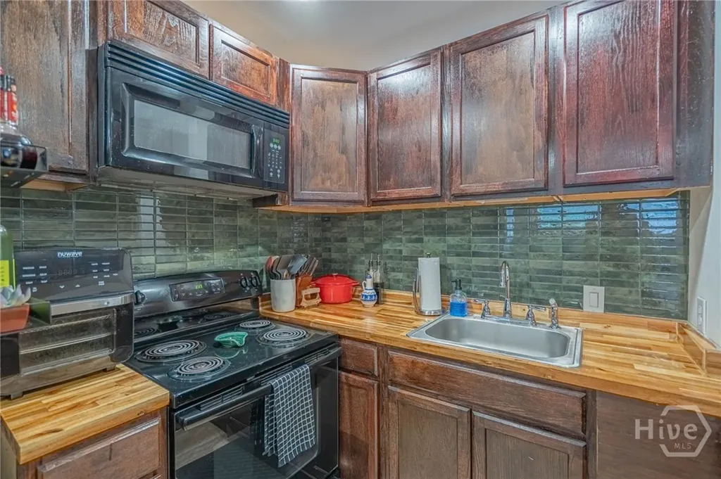 1919 E 51st Street Savannah GA 31404