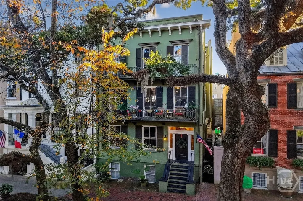 15 E Jones Street Savannah GA 31401
