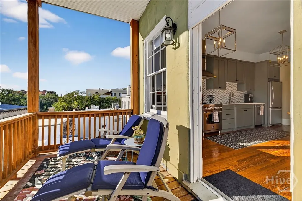 15 E Jones Street Savannah GA 31401