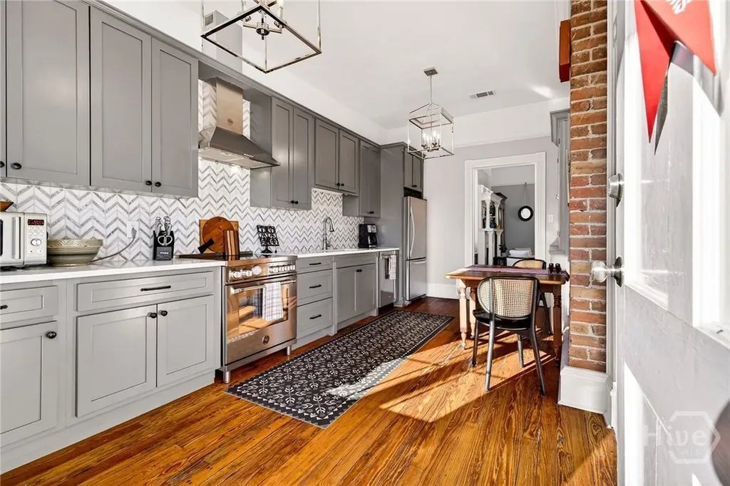 15 E Jones Street Savannah GA 31401