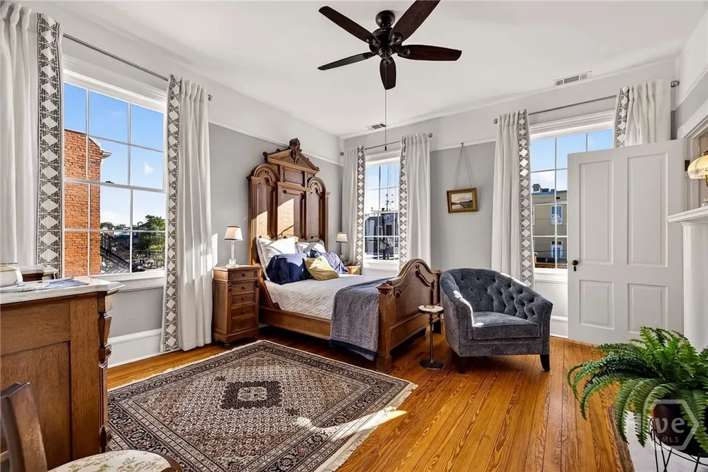 15 E Jones Street Savannah GA 31401
