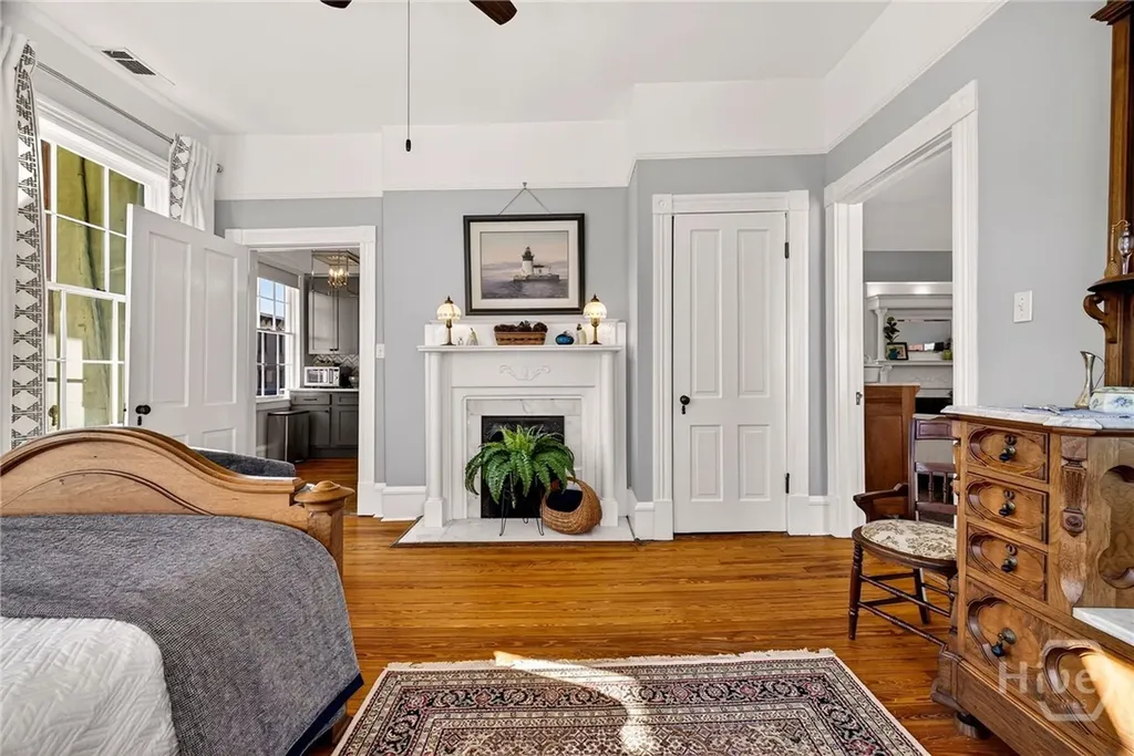 15 E Jones Street Savannah GA 31401