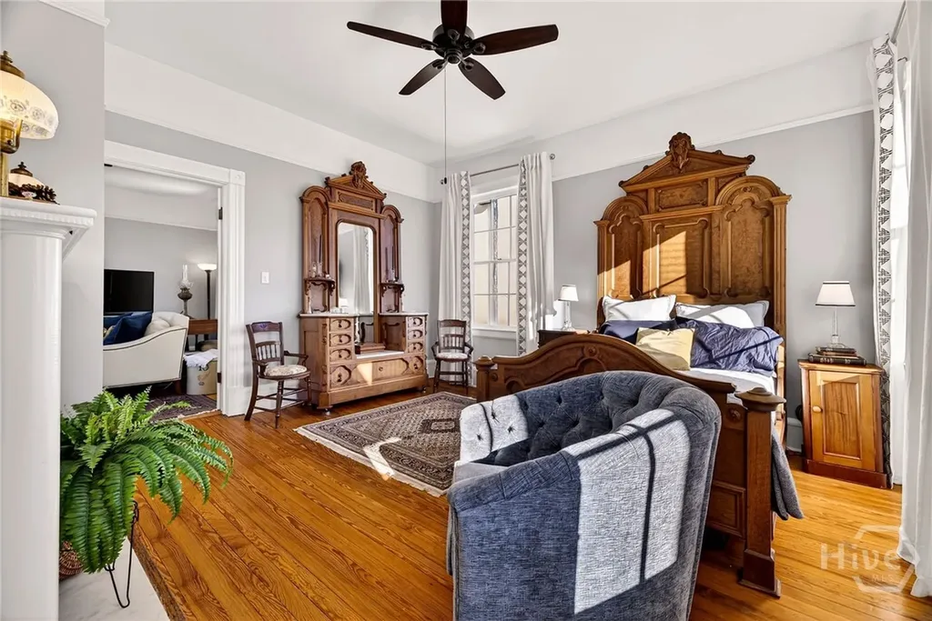 15 E Jones Street Savannah GA 31401
