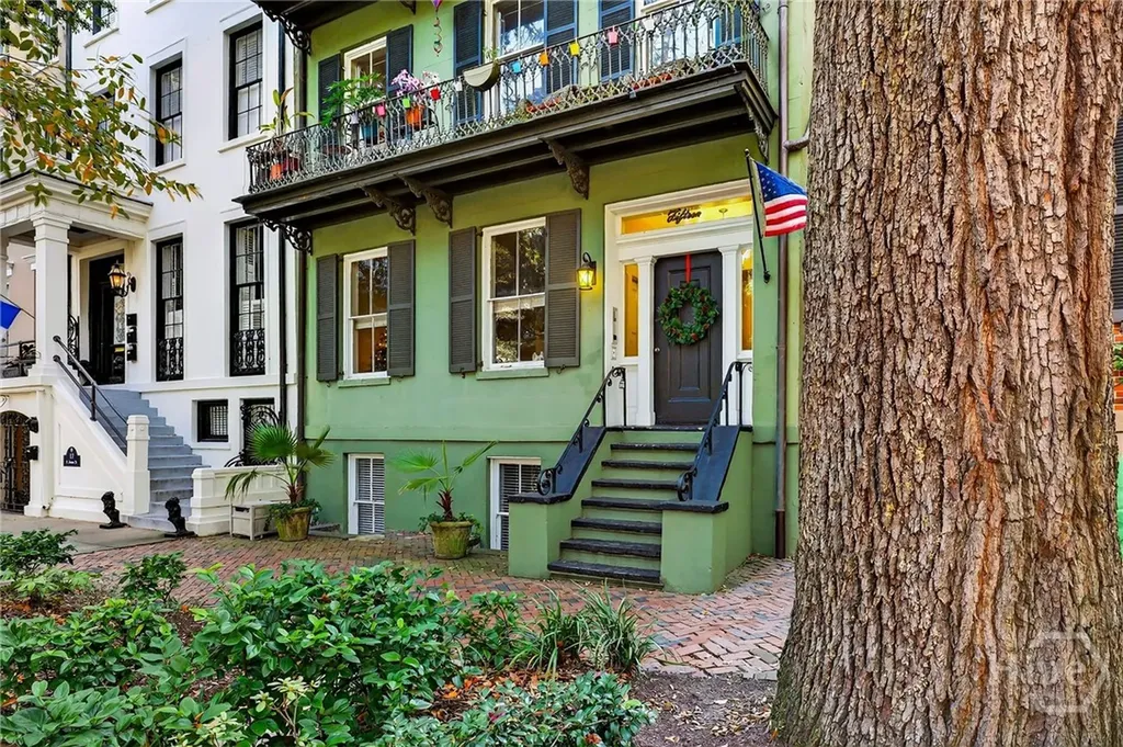 15 E Jones Street Savannah GA 31401