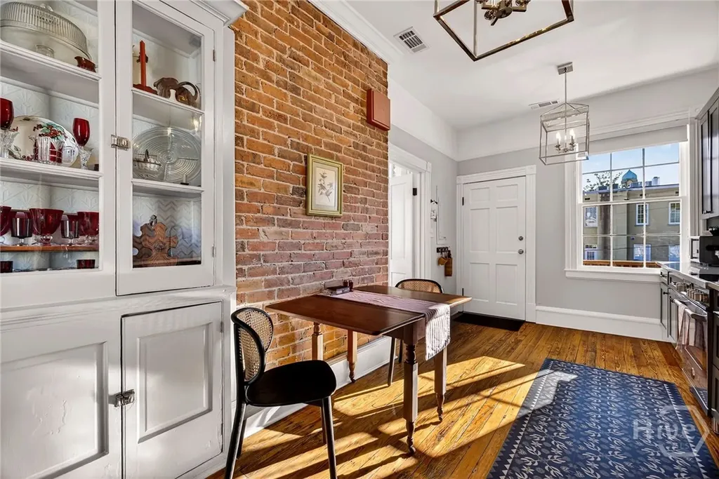 15 E Jones Street Savannah GA 31401