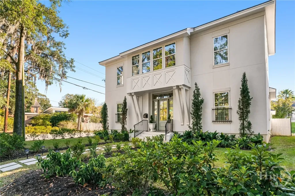 723 E Victory Drive Savannah GA 31405