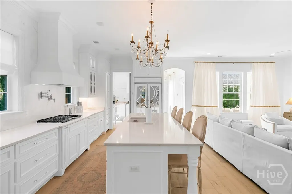 723 E Victory Drive Savannah GA 31405